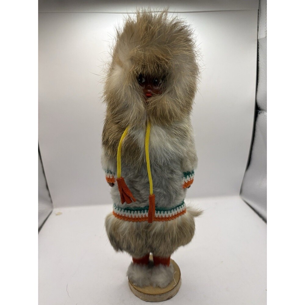 VINTAGE INDIAN ART ESKIMO INUIT NATIVE AMERICAN ETHNIC DOLL ANIMAL FUR CANADA.